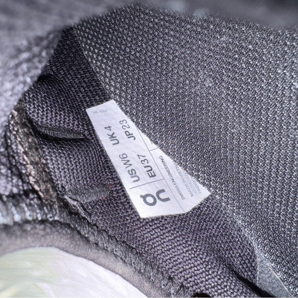 Oncloud- women’s size 6 - black and white-cloudeasy - Picture 7 of 7
